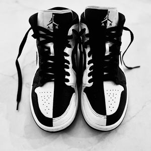Like new, women’s black & white Nike air Jordan’s, size 8.